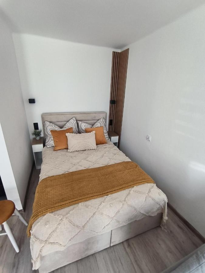 2 Apartment *